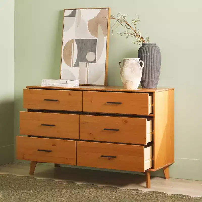 Cómoda moderna de madera maciza con 6 cajones y tiradores metálicos