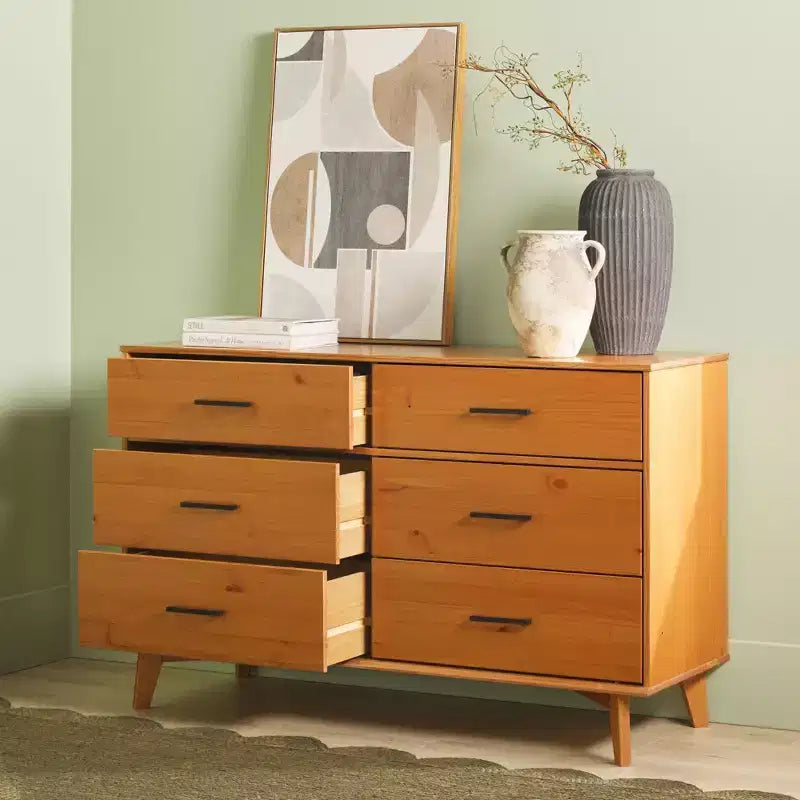 Cómoda moderna de madera maciza con 6 cajones y tiradores metálicos