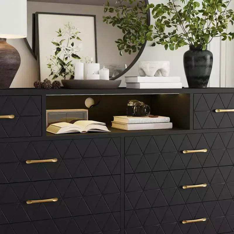 Moderne Kommode aus Holz mit 8 Schubladen fürs Schlafzimmer, 55 Zoll breit, TV-Ständer aus Holz mit LED-Beleuchtung und Steckdose, für Wohnzimmer und Flur