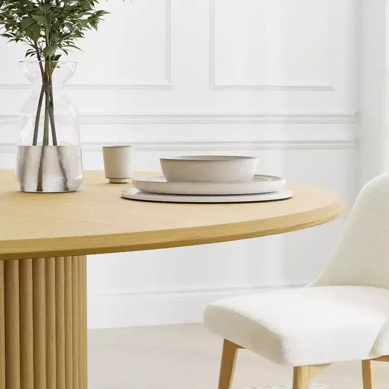 Mesa de comedor redonda de madera de 52 para 4-6 personas, con borde superior en forma de arco y pedestal texturizado, para sala de estar, comedor u oficina, natural