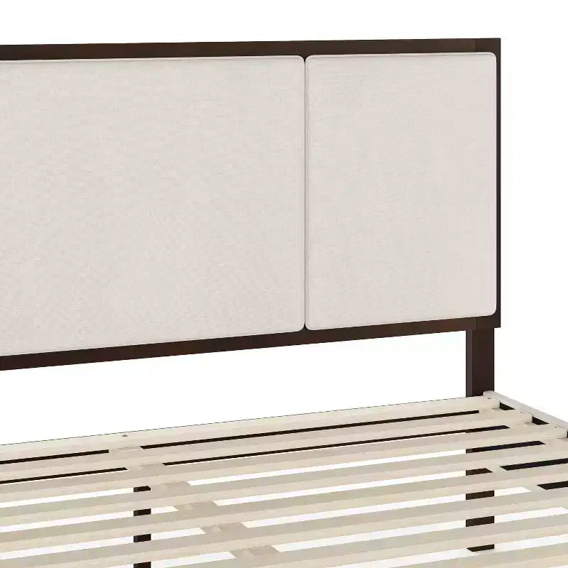 Cama de plataforma de madera maciza con base tapizada y cabecero con paneles empotrados, base de listones de madera, no necesita somier