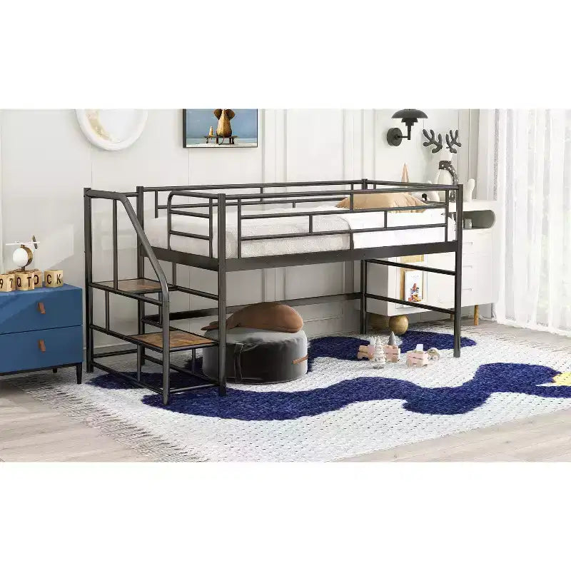 Niedriges Hochbett in Twin-Size mit Aufbewahrungstreppe, Metall-Hochbettgestell mit Schutzgittern, Schwarz